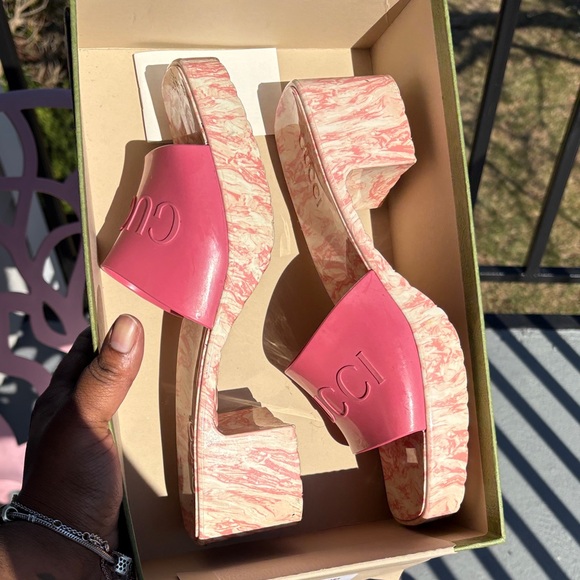 Gucci Coral Pink Marble Logo Block Heel Rubber Slides in box - Picture 8 of 12